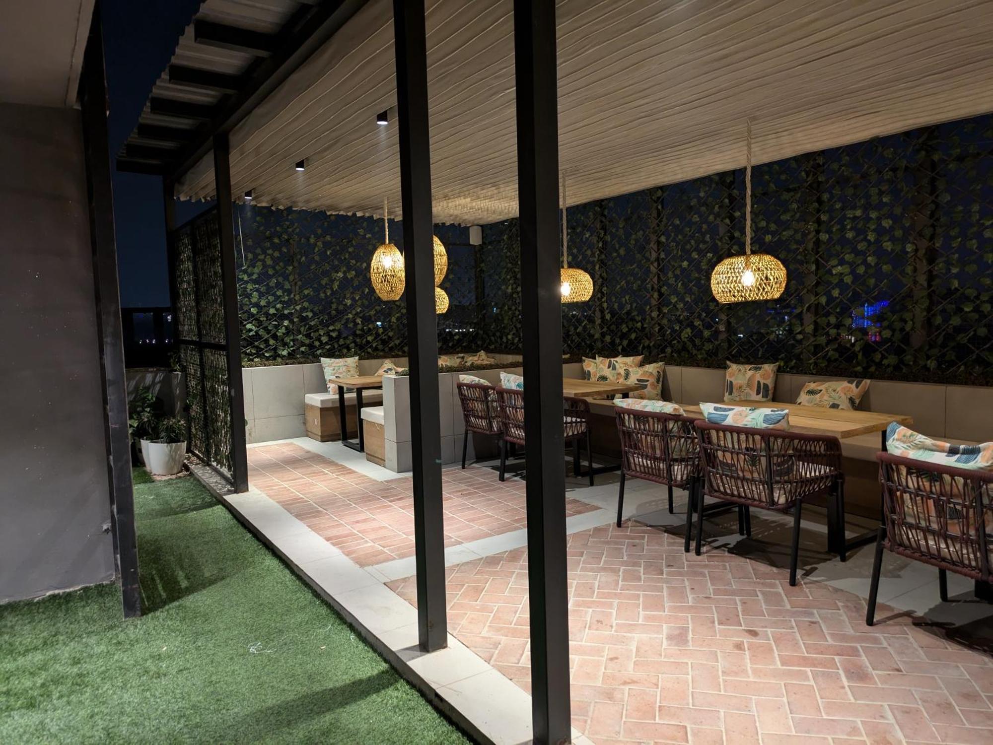 Stay Studio Hotel & Residences 구르가온 외부 사진
