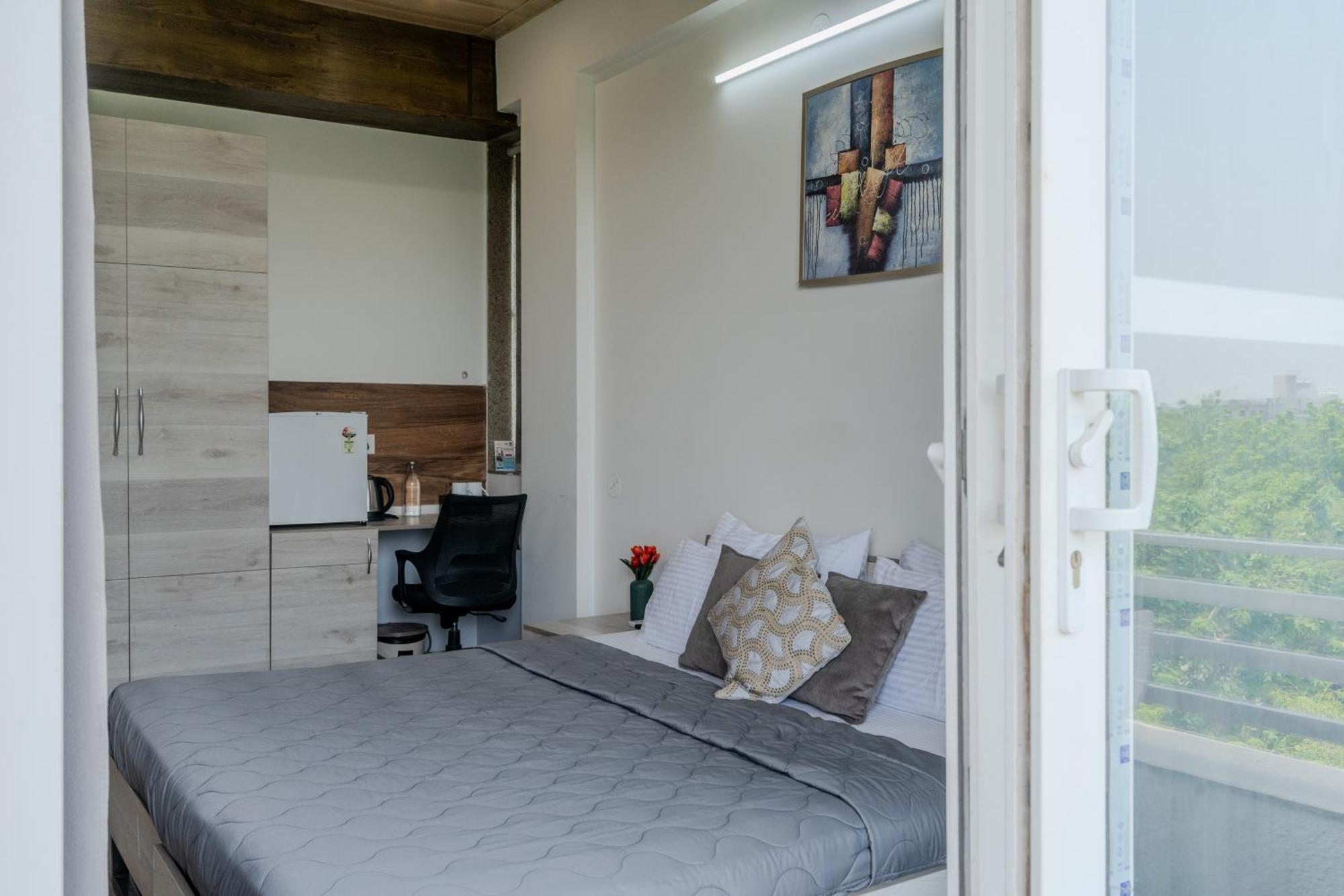 Stay Studio Hotel & Residences 구르가온 외부 사진