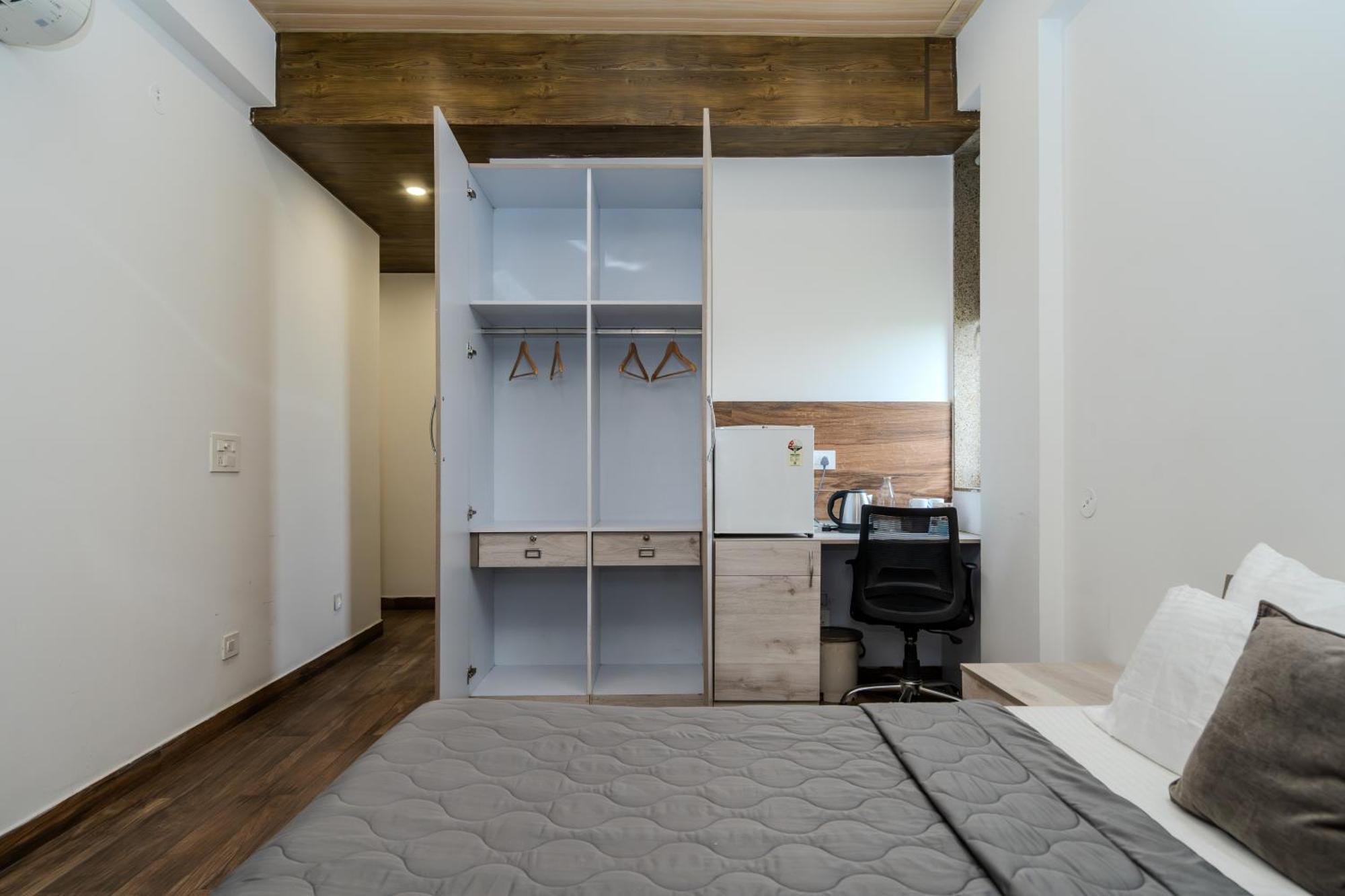 Stay Studio Hotel & Residences 구르가온 외부 사진