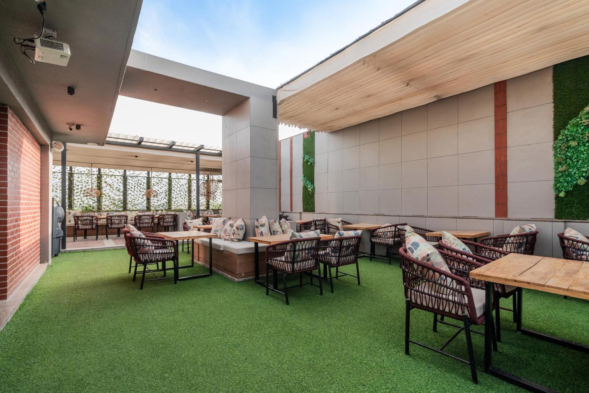 Stay Studio Hotel & Residences 구르가온 외부 사진